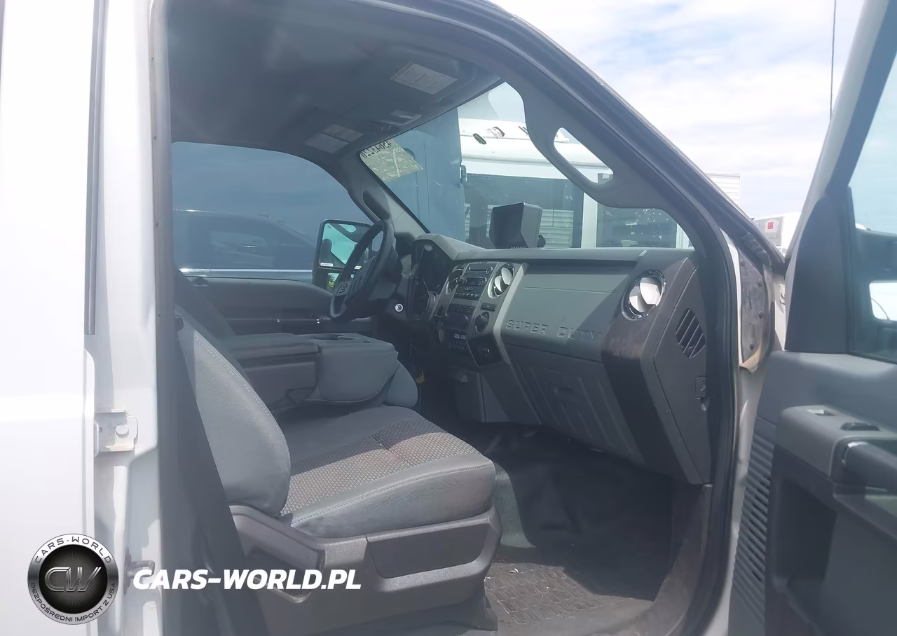 2013 Ford F-450 Chassis Xlt