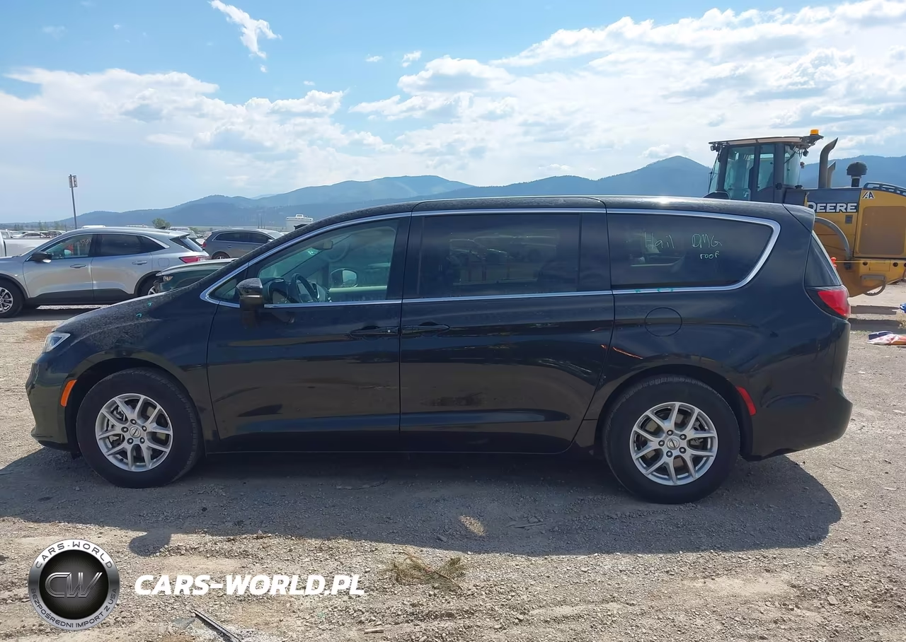 2023 Chrysler Pacifica Touring L VIN:2C4RC1BG7PR616258 - 14