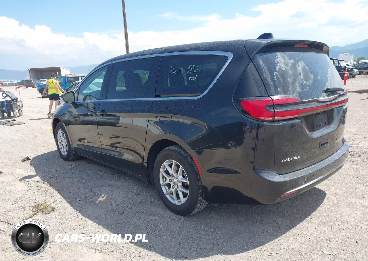 2023 Chrysler Pacifica Touring L VIN:2C4RC1BG7PR616258 - 3