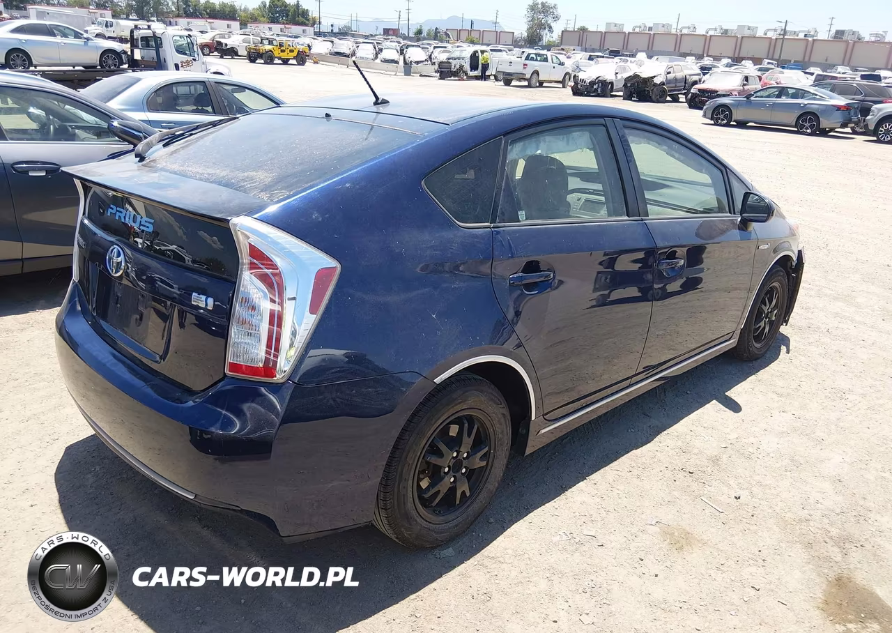 2014 Toyota Prius Two VIN:JTDKN3DU3E0392407 - 4