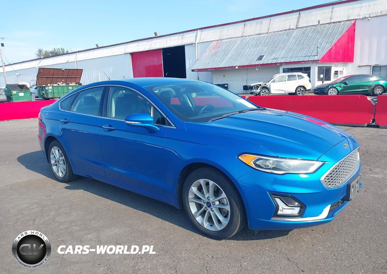 2020 Ford Fusion Plug-In Hybrid Titanium – zdjęcie 1 z 16