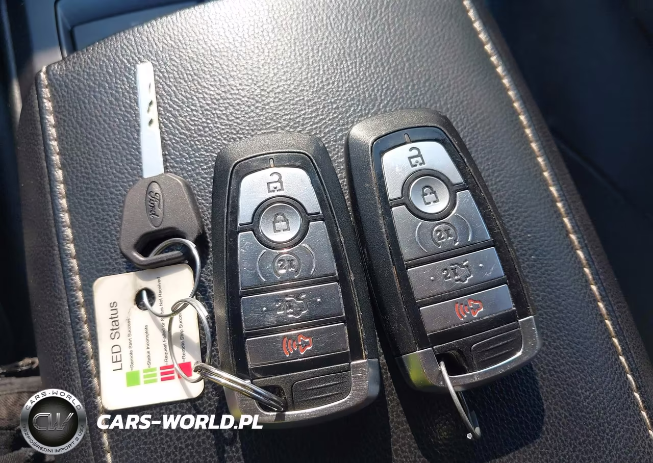 2020 Ford Fusion Plug-In Hybrid Titanium VIN:3FA6P0SU6LR199913 - 11