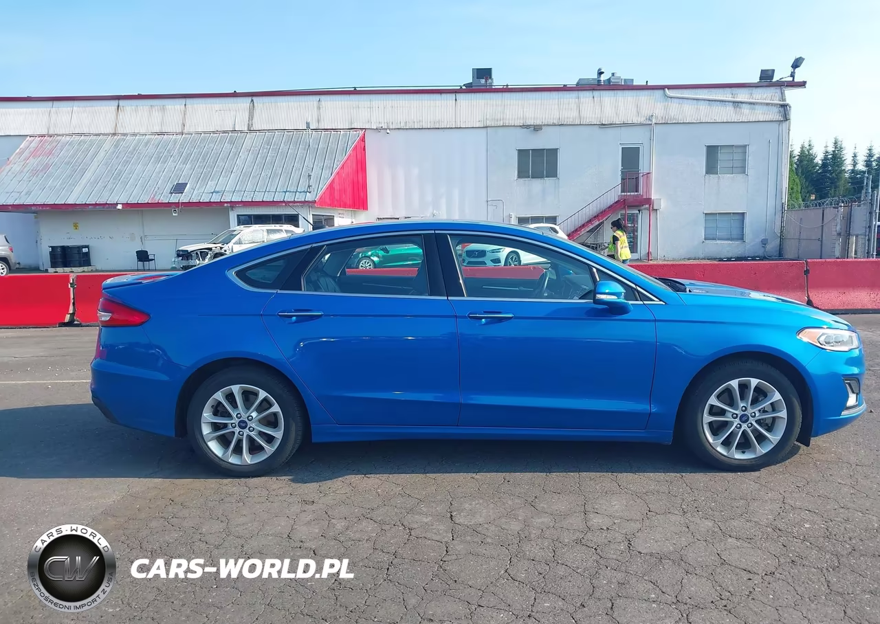 2020 Ford Fusion Plug-In Hybrid Titanium VIN:3FA6P0SU6LR199913 - 13