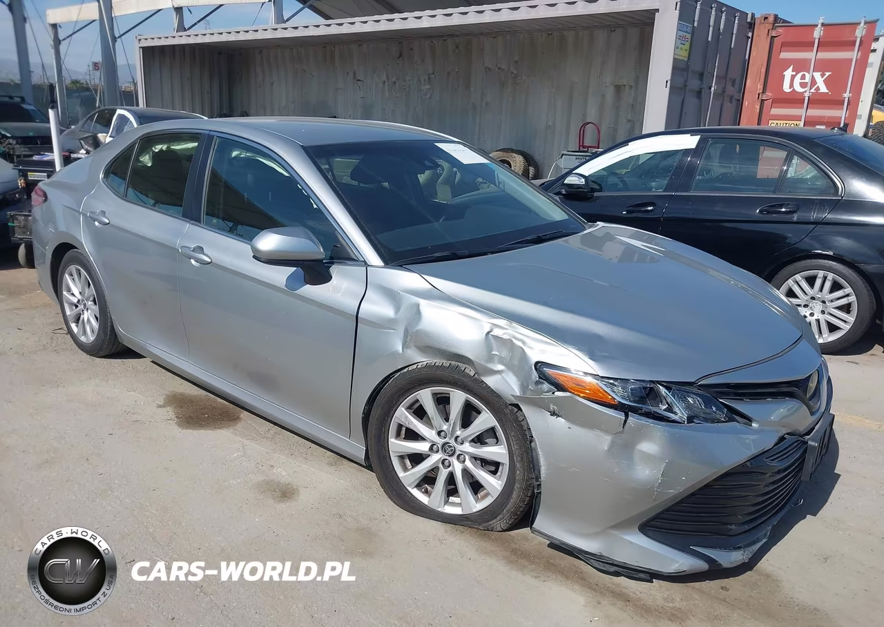 2018 Toyota Camry Le – zdjęcie 1 z 20