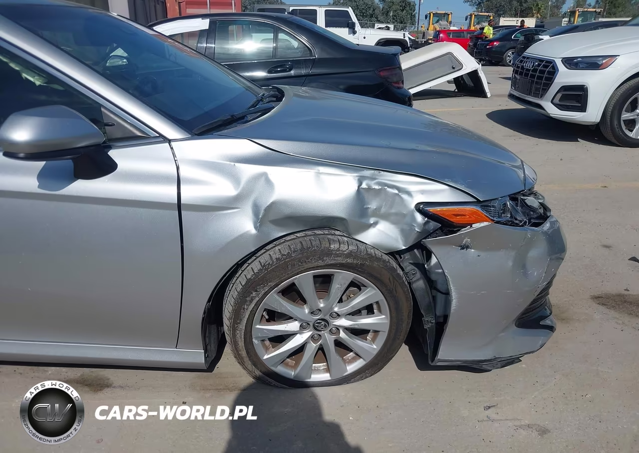 2018 Toyota Camry Le VIN:JTNB11HK3J3048508 - 12