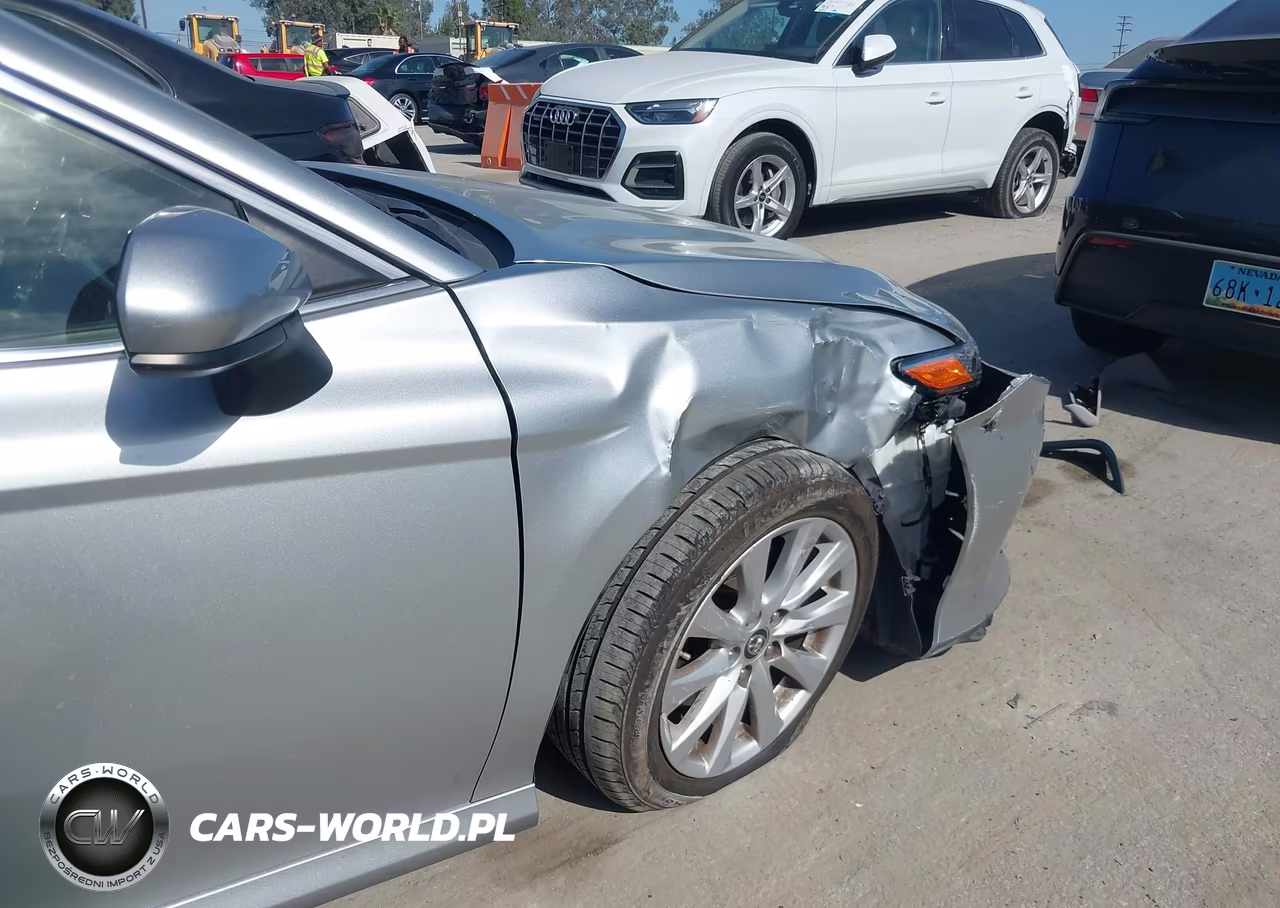 2018 Toyota Camry Le VIN:JTNB11HK3J3048508 - 13