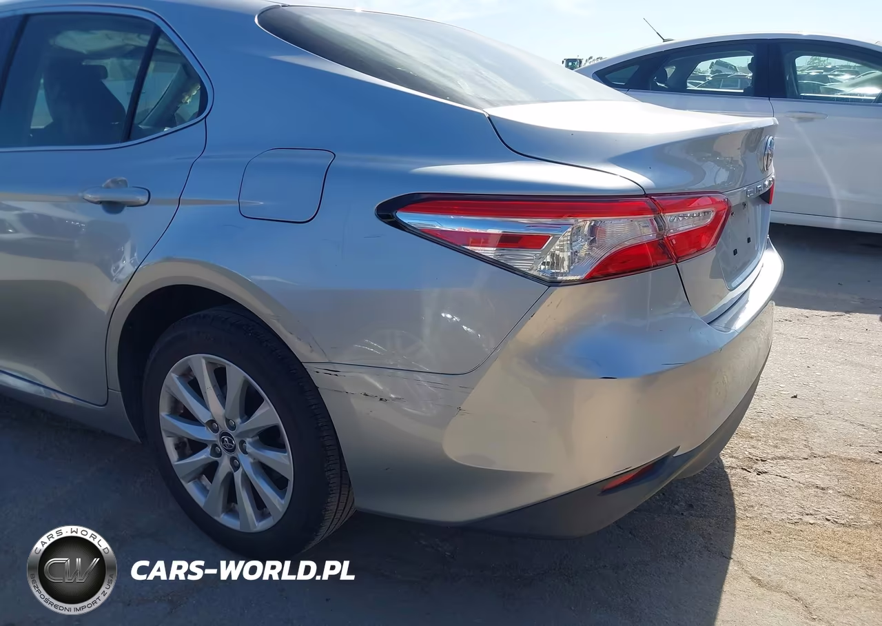 2018 Toyota Camry Le VIN:JTNB11HK3J3048508 - 15