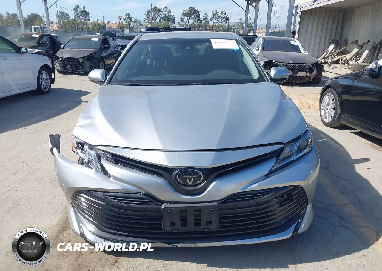 2018 Toyota Camry Le VIN:JTNB11HK3J3048508 - 16