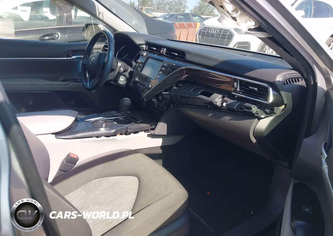 2018 Toyota Camry Le VIN:JTNB11HK3J3048508 - 5