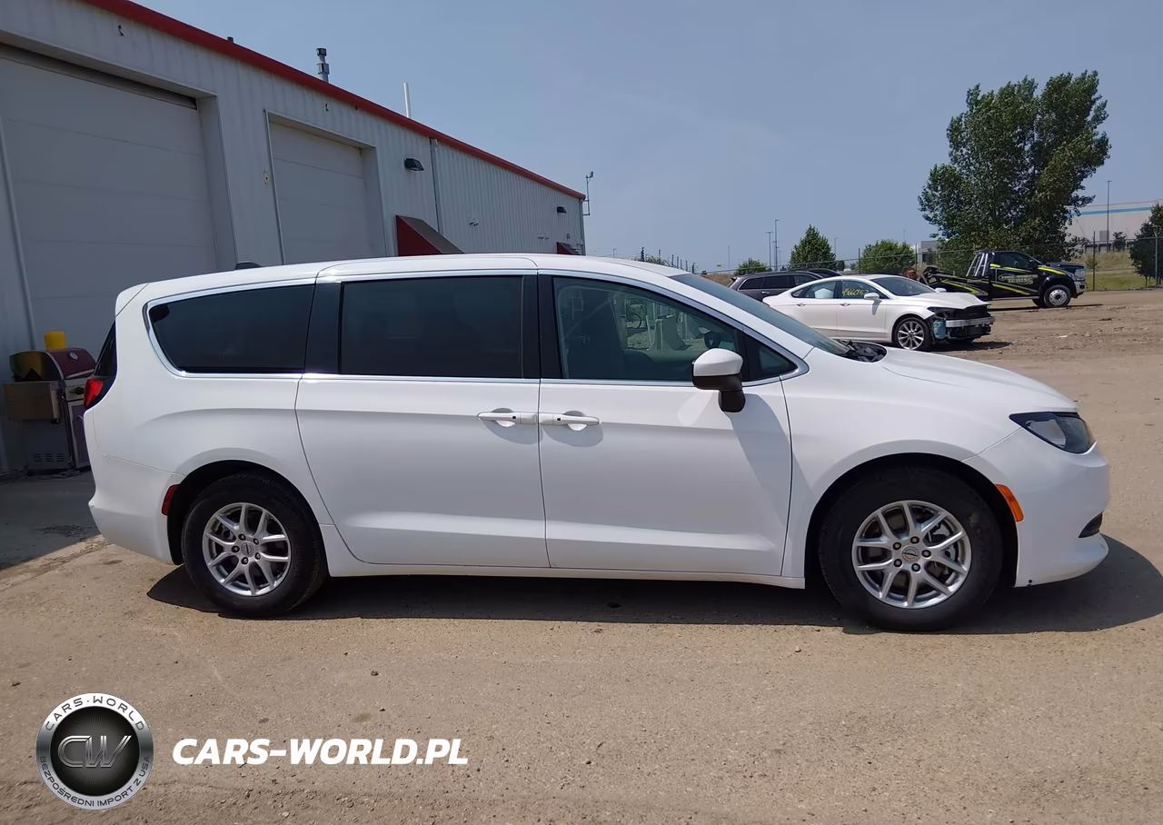 2023 Chrysler Voyager Lx VIN:2C4RC1CG7PR613388 - 13