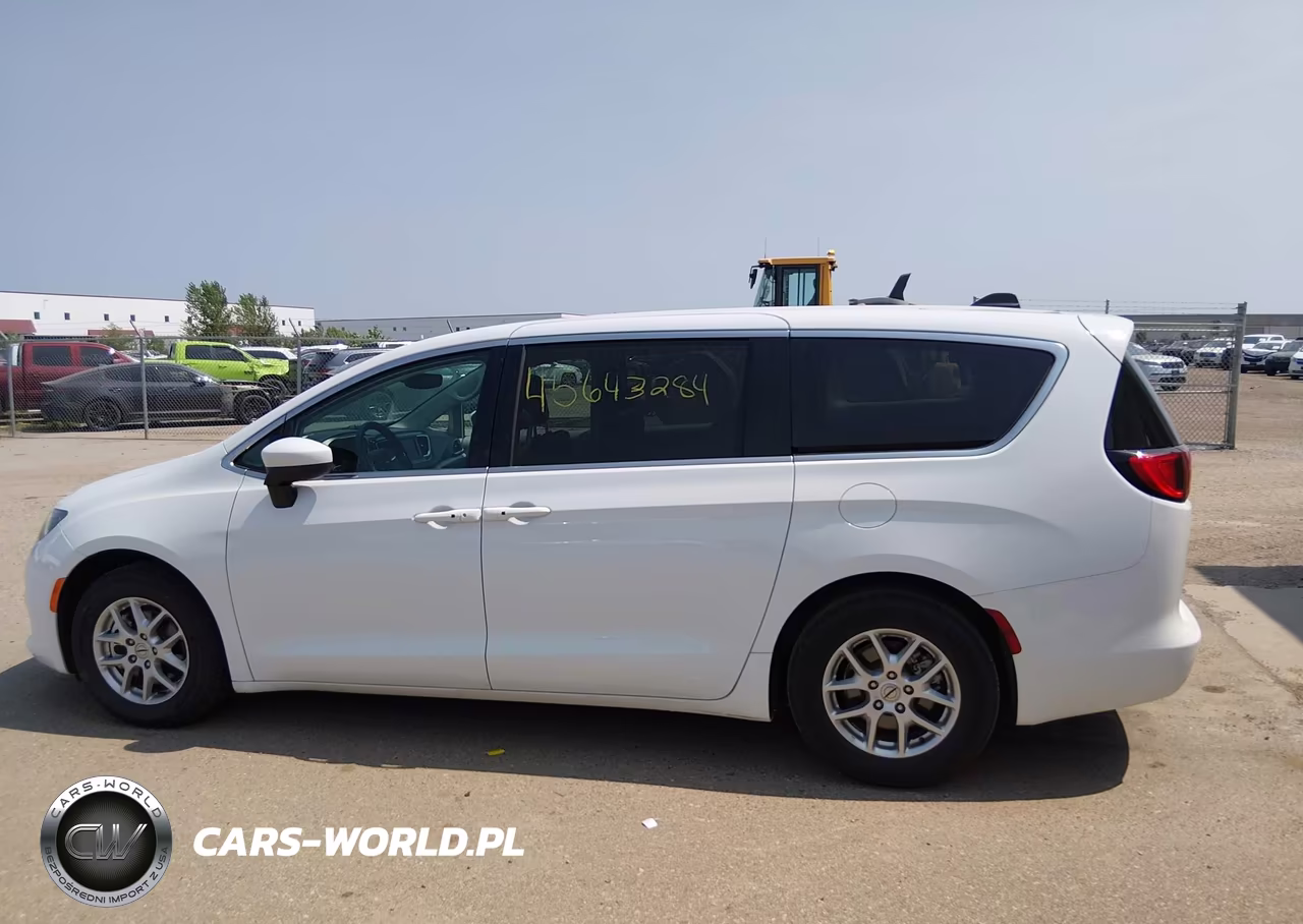 2023 Chrysler Voyager Lx VIN:2C4RC1CG7PR613388 - 14