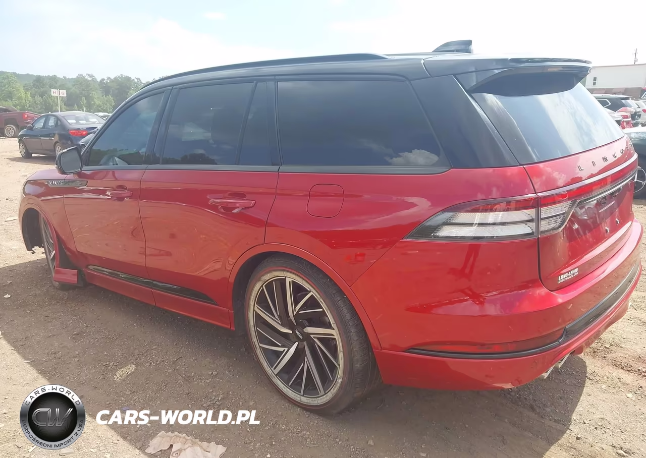 2025 Lincoln Aviator Black Label VIN:5LM5J9XC1SGL02164 - 3