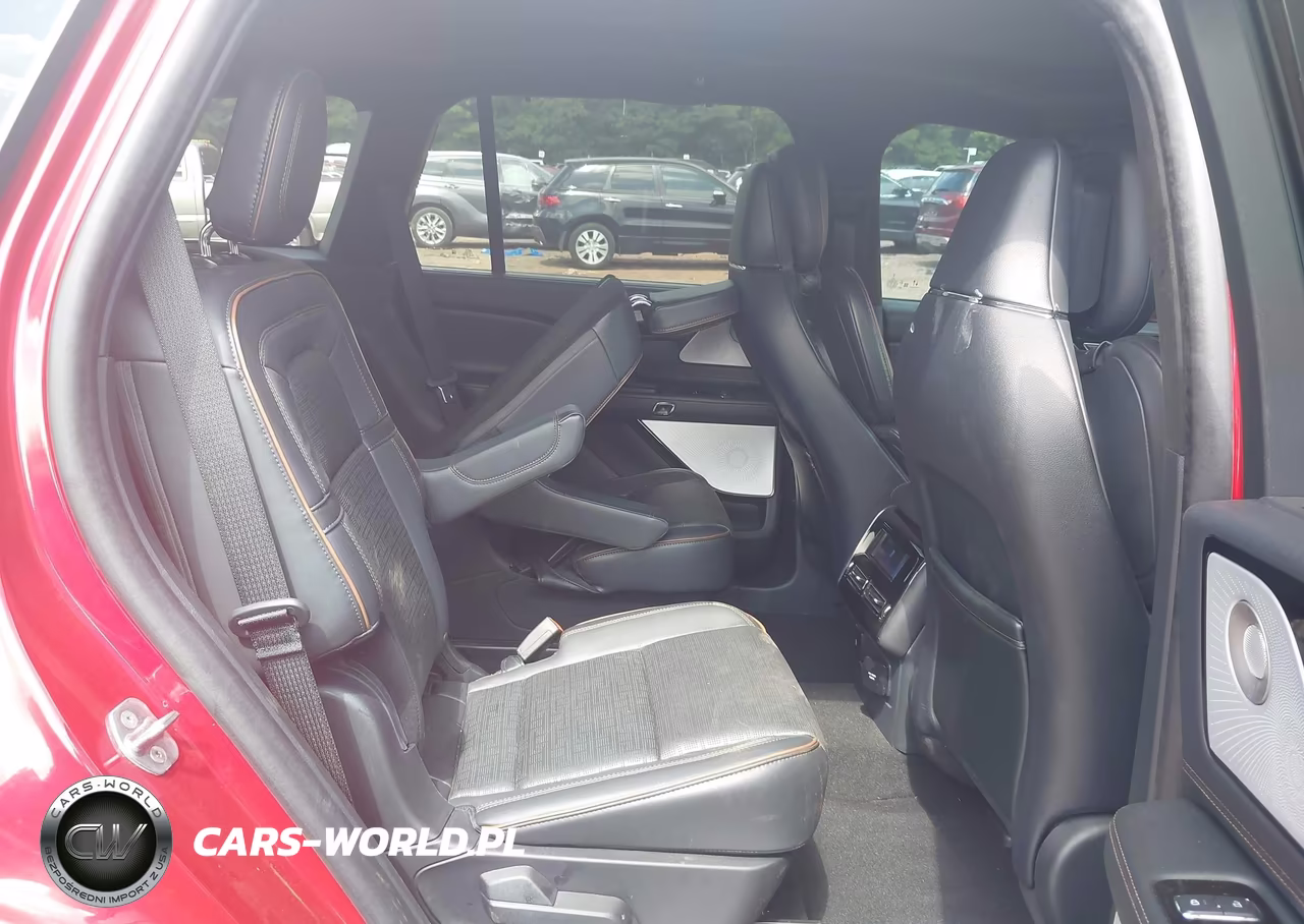 2025 Lincoln Aviator Black Label VIN:5LM5J9XC1SGL02164 - 8