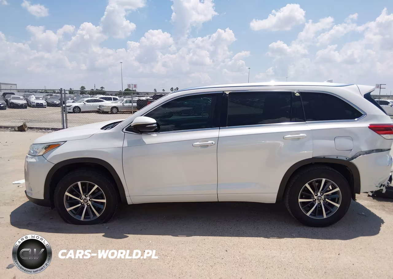 2018 Toyota Highlander Xle VIN:5TDKZRFH1JS534087 - 15