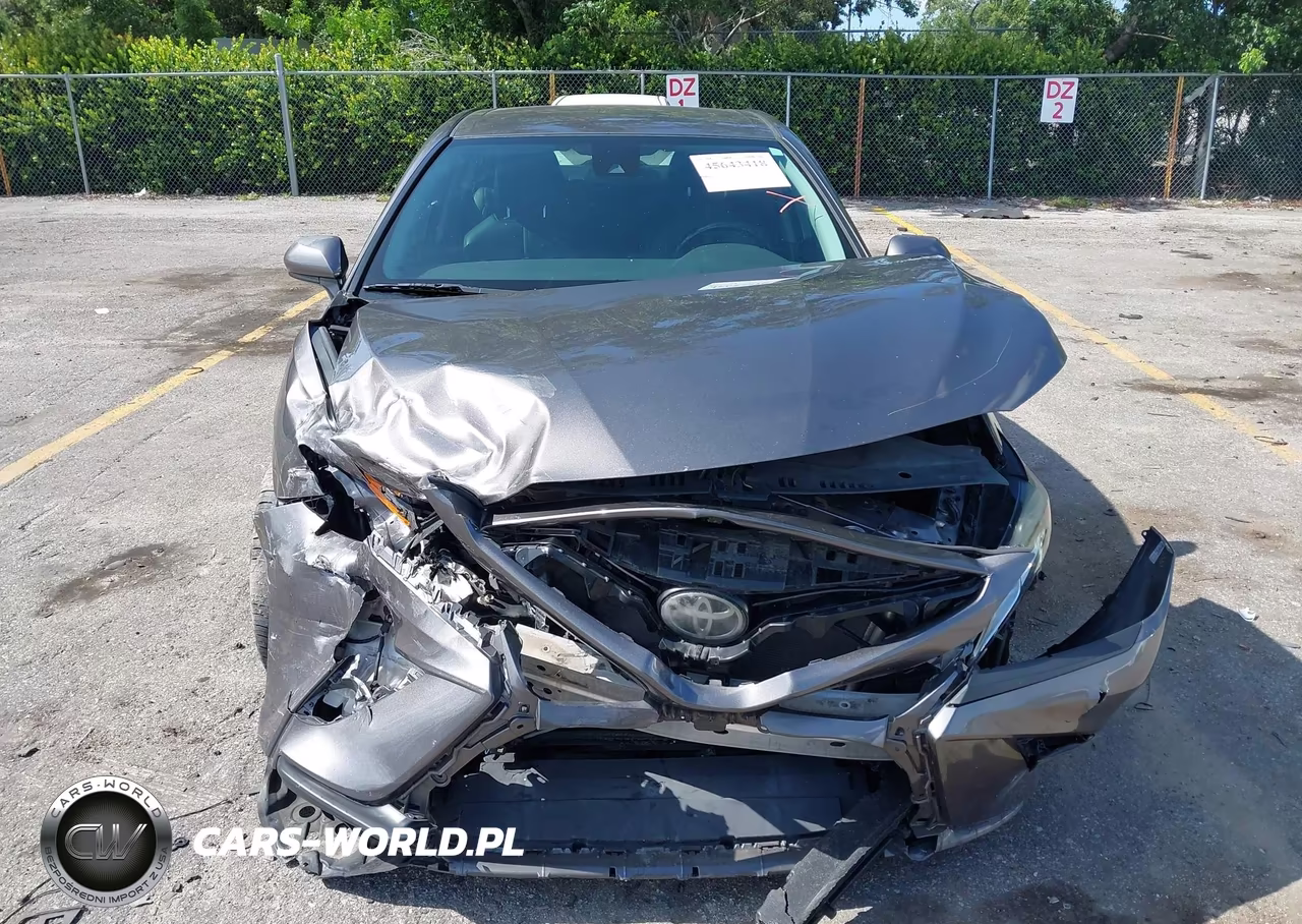 2020 Toyota Camry Se VIN:4T1G11AK2LU891824 - 13