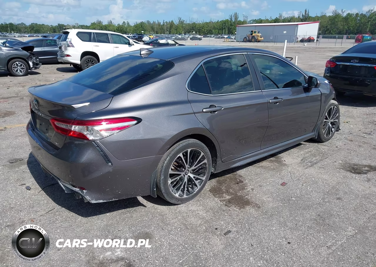 2020 Toyota Camry Se VIN:4T1G11AK2LU891824 - 4