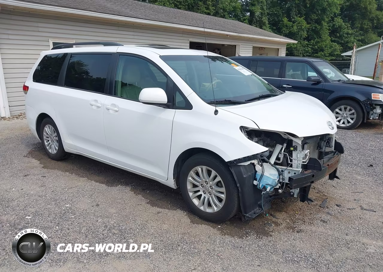 2013 Toyota Sienna Xle V6 8 Passenger