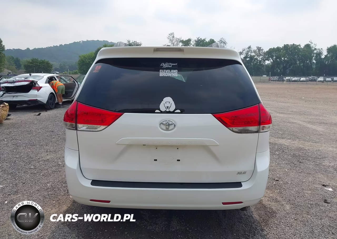 2013 Toyota Sienna Xle V6 8 Passenger VIN:5TDYK3DC2DS376284 - 17