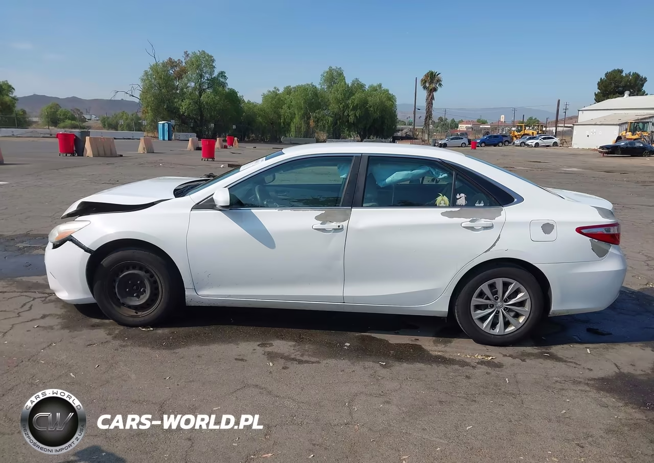 2015 Toyota Camry Le VIN:4T4BF1FK9FR508251 - 14