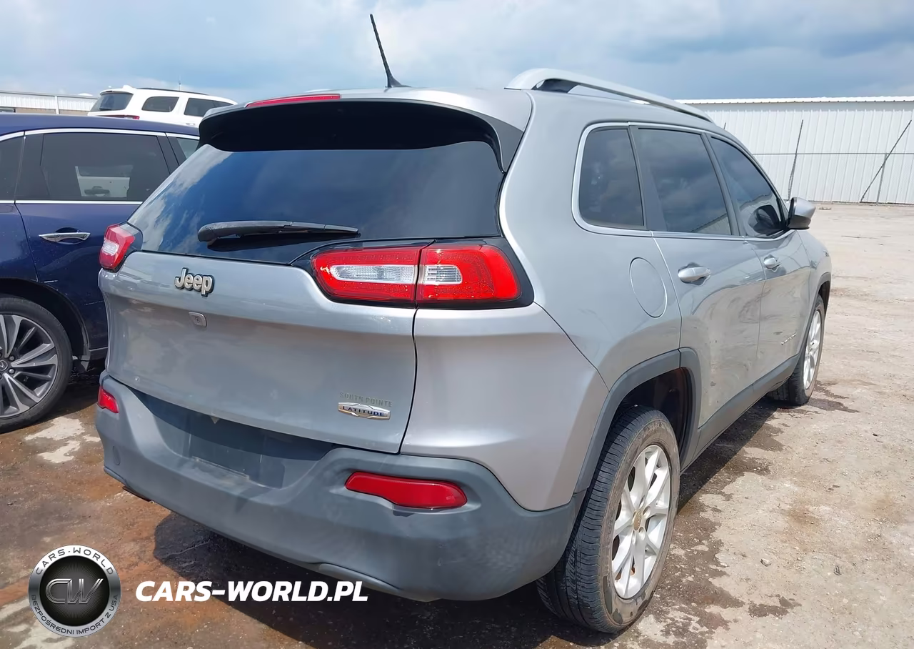 2015 Jeep Cherokee Latitude VIN:1C4PJLCB4FW721731 - 4