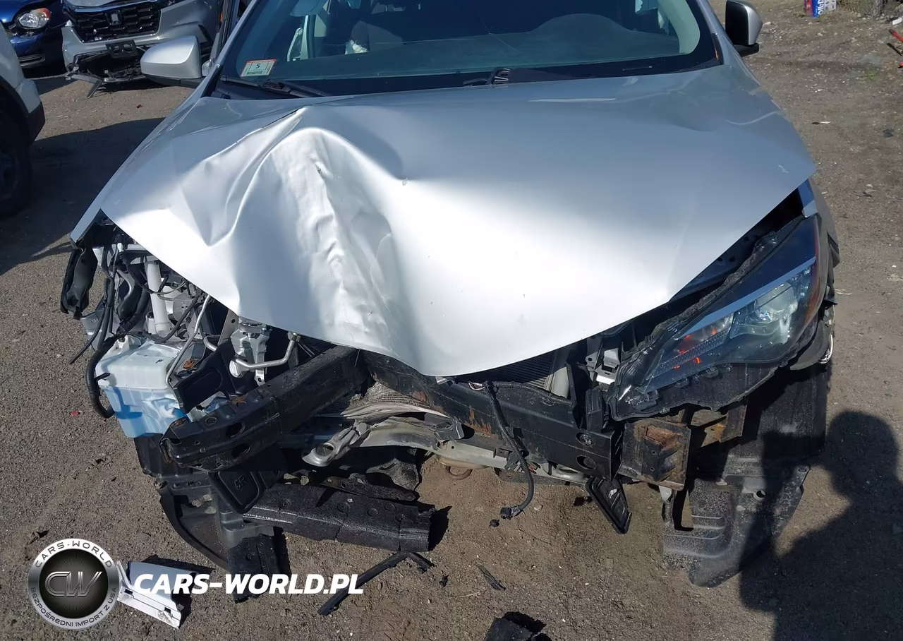 2018 Toyota Corolla Le VIN:2T1BURHE0JC061616 - 12