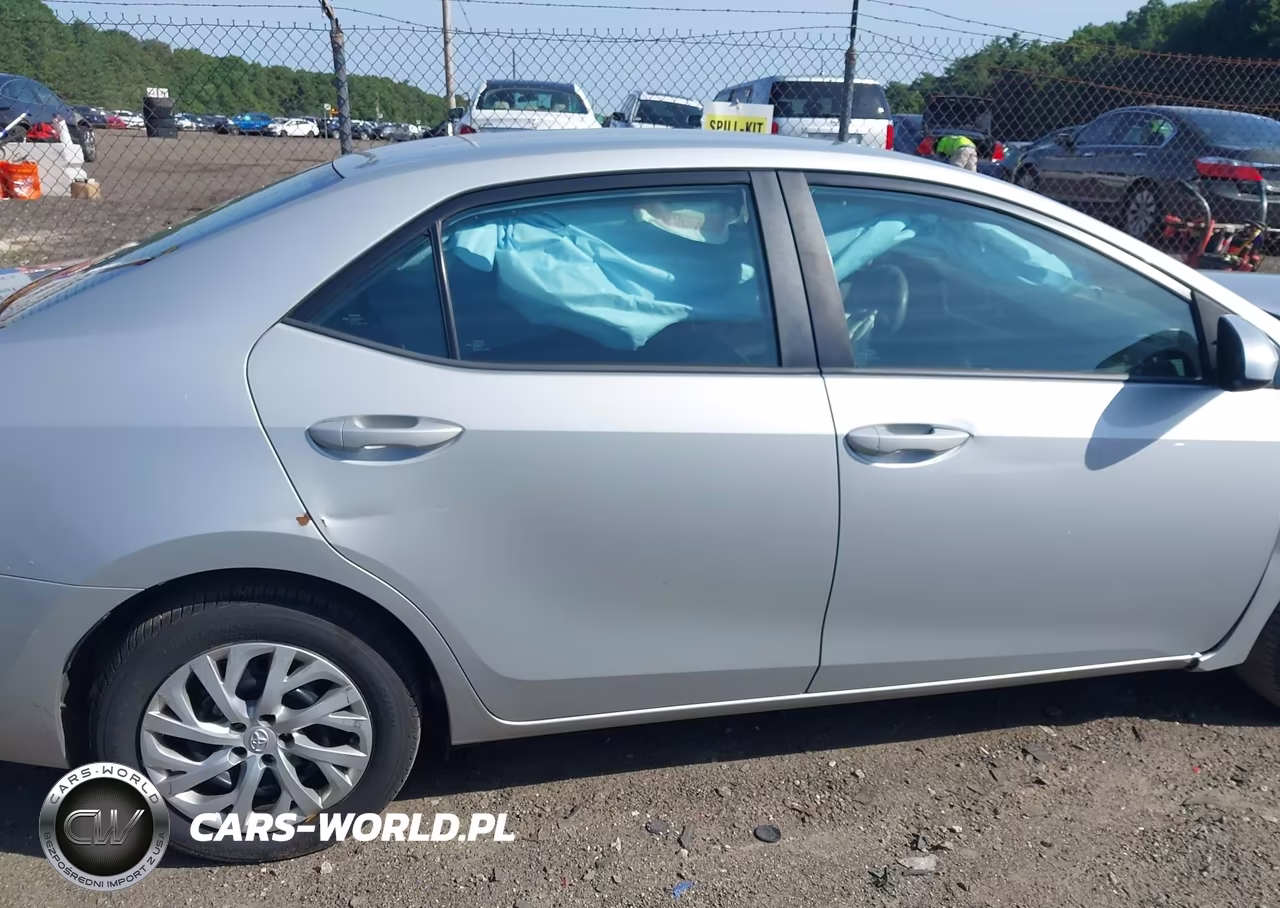 2018 Toyota Corolla Le VIN:2T1BURHE0JC061616 - 13