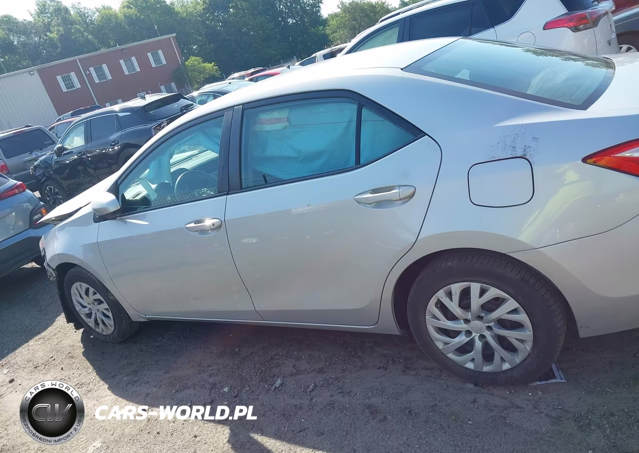 2018 Toyota Corolla Le VIN:2T1BURHE0JC061616 - 14