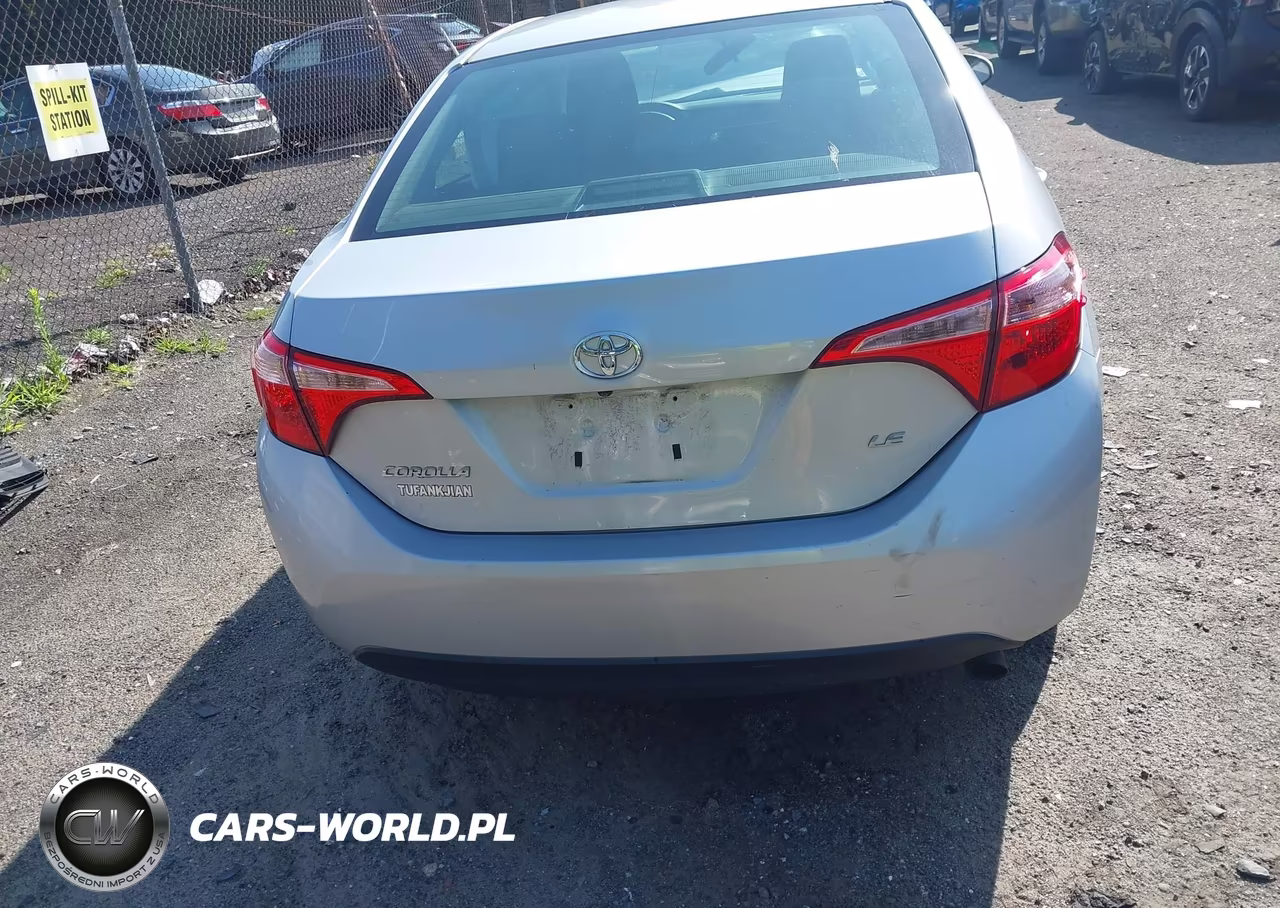 2018 Toyota Corolla Le VIN:2T1BURHE0JC061616 - 16