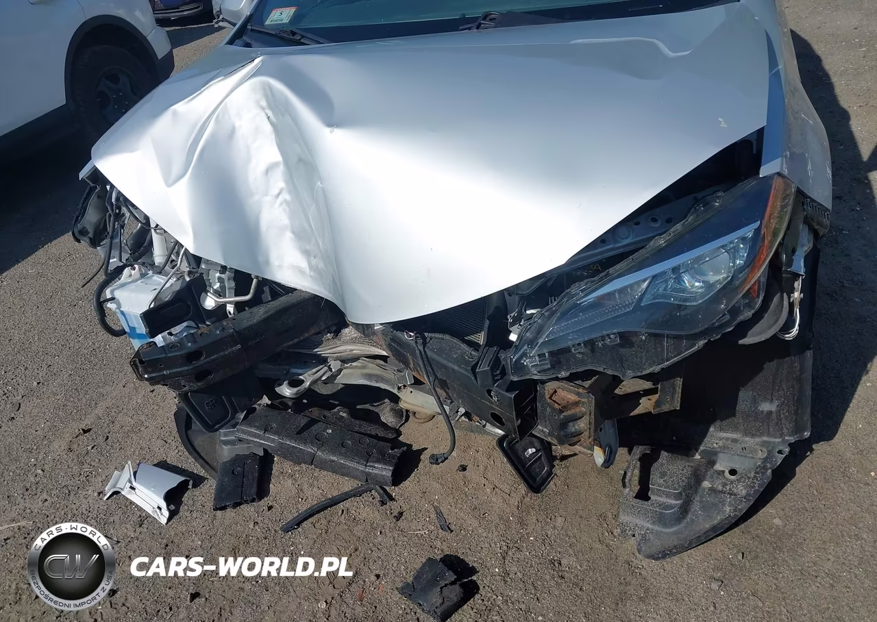 2018 Toyota Corolla Le VIN:2T1BURHE0JC061616 - 6