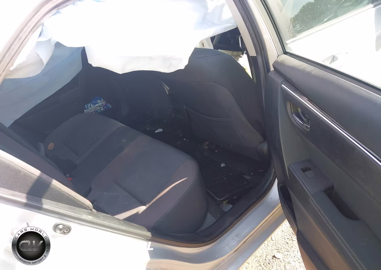 2018 Toyota Corolla Le VIN:2T1BURHE0JC061616 - 8