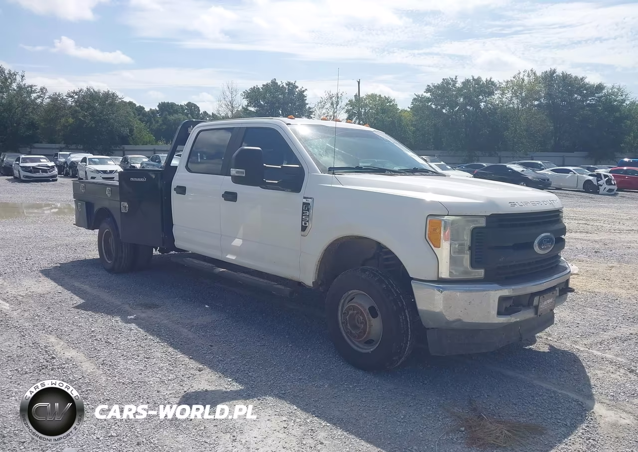 2017 Ford F-350 Chassis Xl