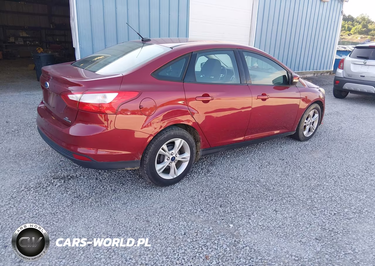 2014 Ford Focus Se VIN:1FADP3F28EL438641 - 4