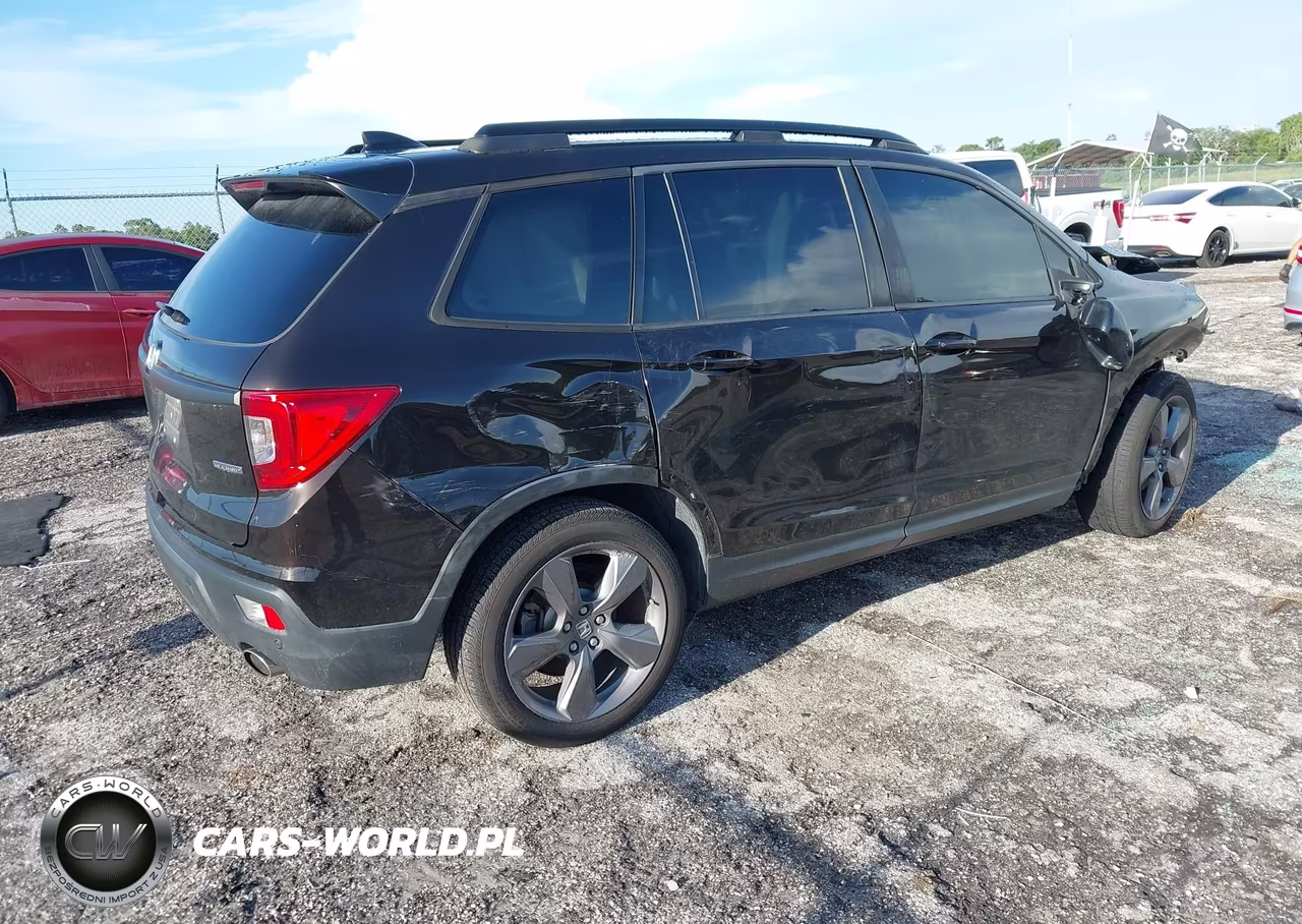 2019 Honda Passport Touring VIN:5FNYF7H97KB006962 - 4