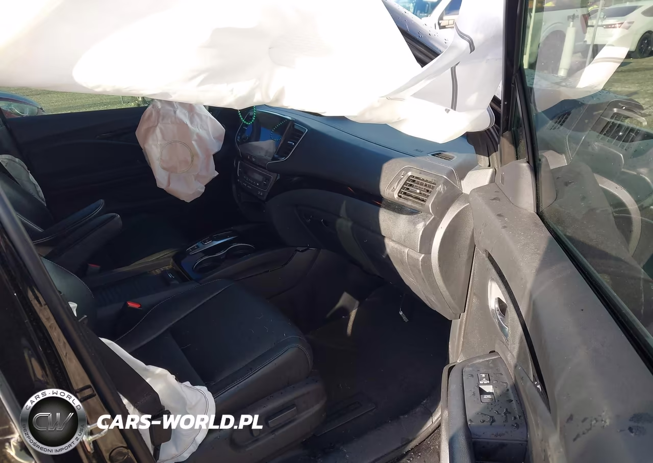 2019 Honda Passport Touring VIN:5FNYF7H97KB006962 - 5