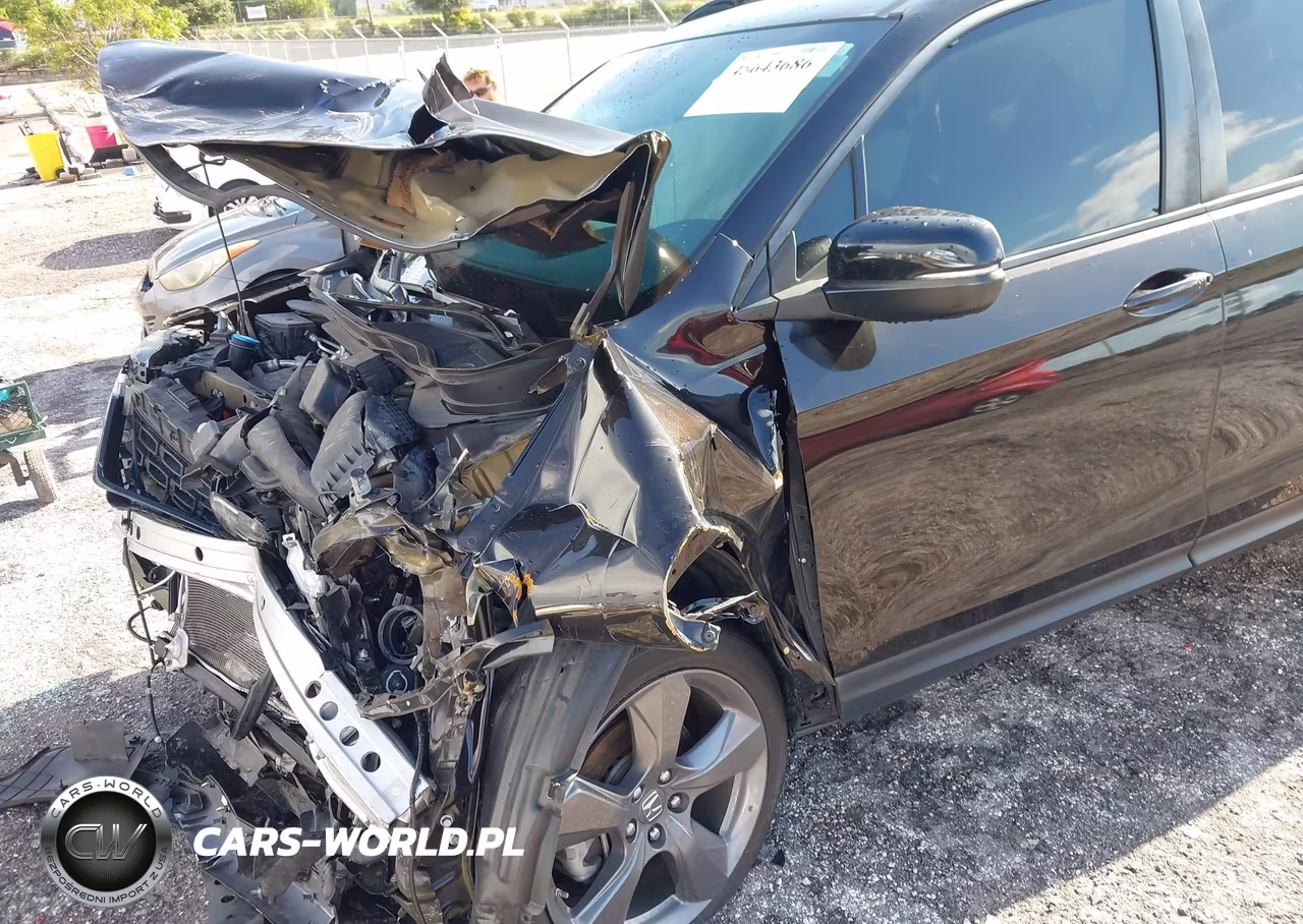 2019 Honda Passport Touring VIN:5FNYF7H97KB006962 - 6