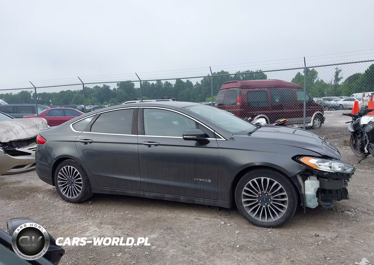 2018 Ford Fusion Hybrid Titanium VIN:3FA6P0RU6JR185917 - 13