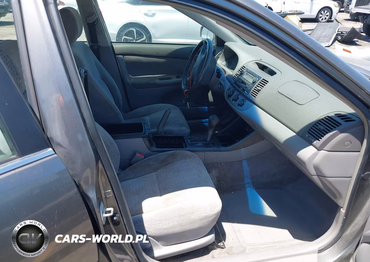 2002 Toyota Camry Le VIN:JTDBE32K220038424 - 5