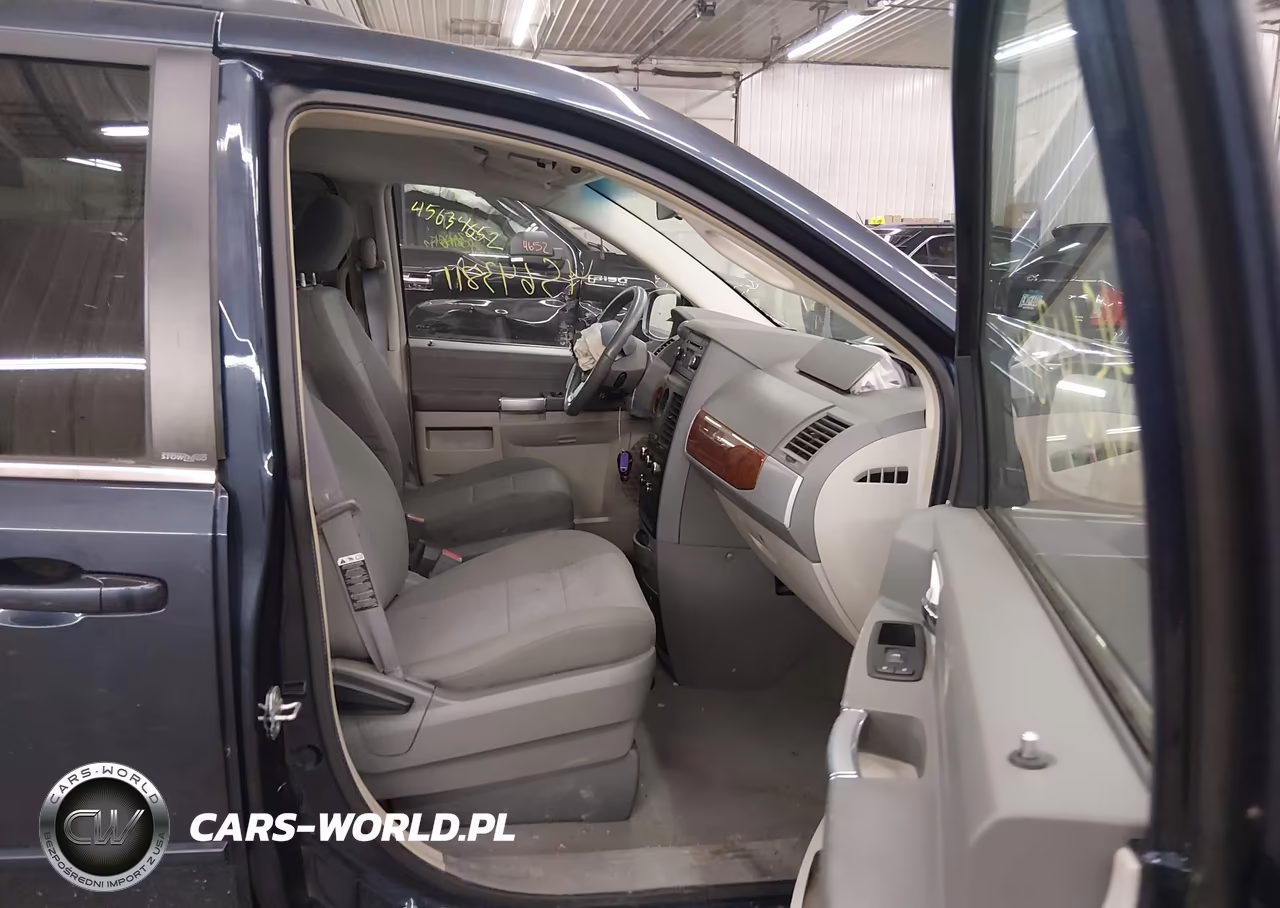 2008 Chrysler Town & Country Touring VIN:2A8HR54PX8R761772 - 5
