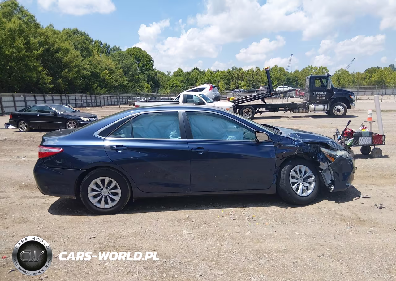 2015 Toyota Camry Le VIN:4T4BF1FKXFR492528 - 13