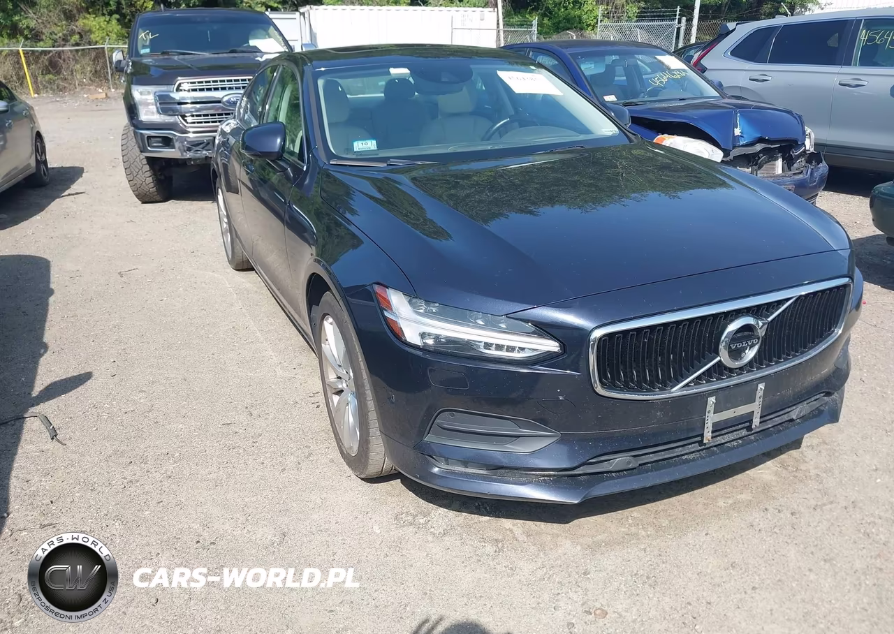 2017 Volvo S90 T6 Momentum