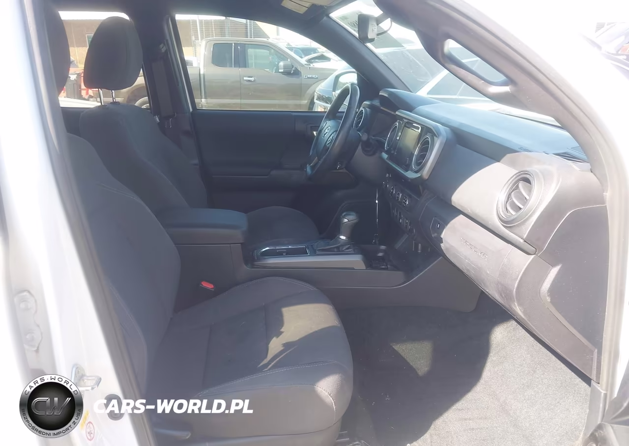2018 Toyota Tacoma Trd Sport VIN:5TFCZ5AN2JX131126 - 5