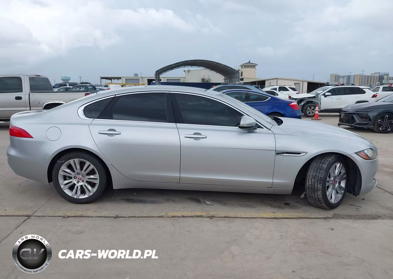 2017 Jaguar Xf 35T Premium VIN:SAJBD4BV9HCY44644 - 13