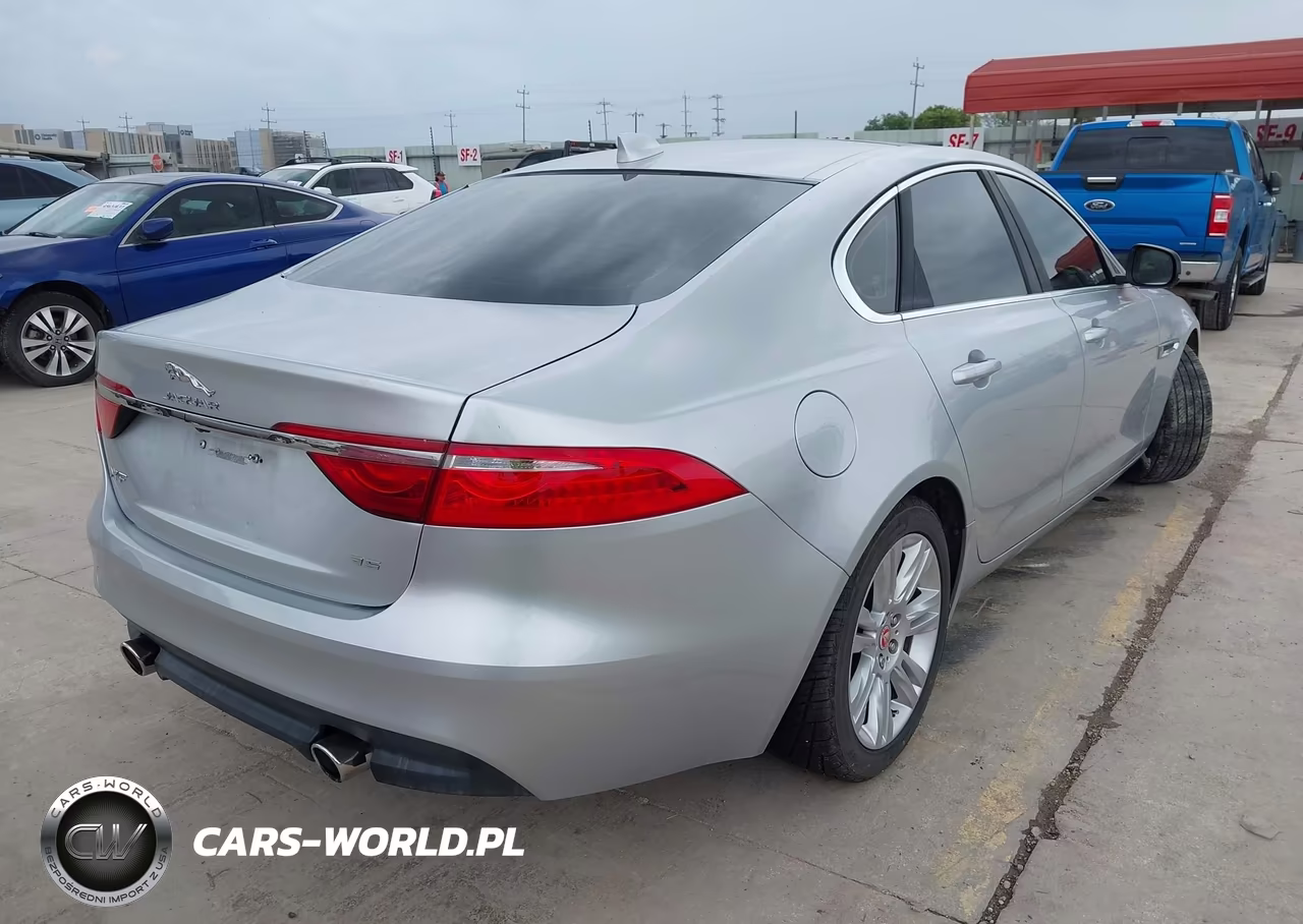 2017 Jaguar Xf 35T Premium VIN:SAJBD4BV9HCY44644 - 4