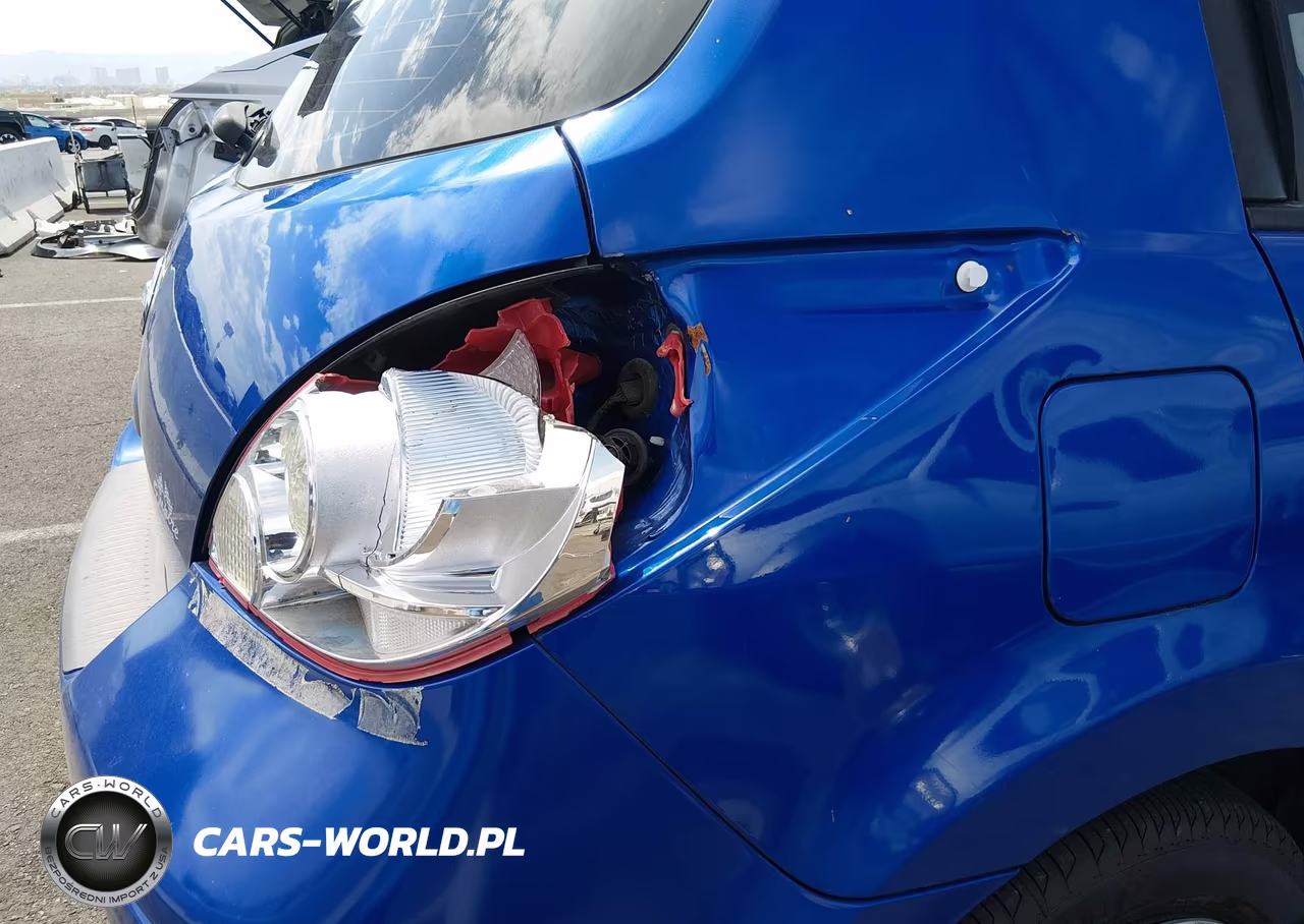 2010 Nissan Versa 1.8S VIN:3N1BC1CP8AL419297 - 6