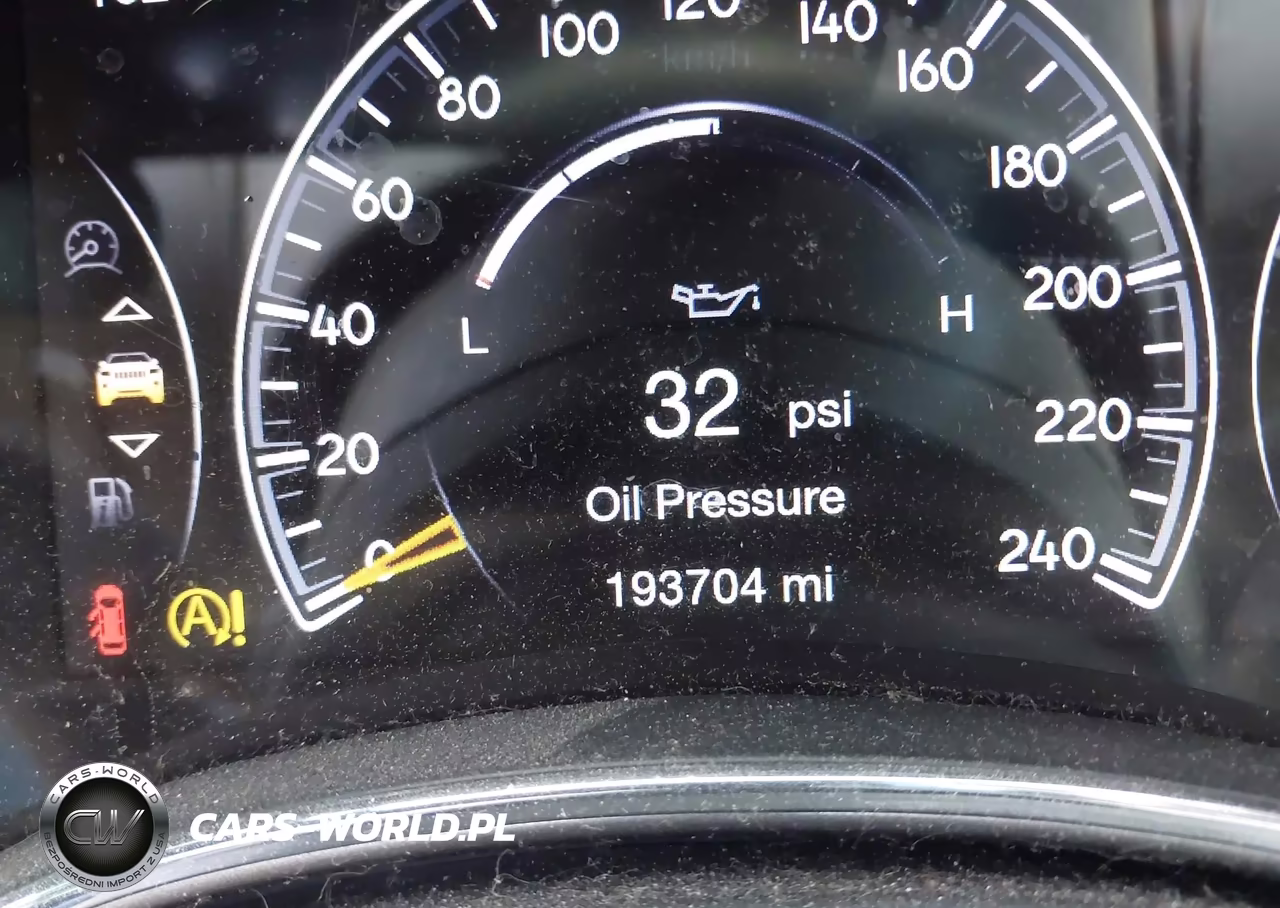 2019 Jeep Grand Cherokee Upland 4X4 VIN:1C4RJFAG6KC544703 - 15