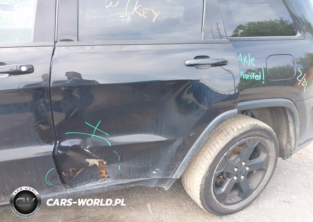 2019 Jeep Grand Cherokee Upland 4X4 VIN:1C4RJFAG6KC544703 - 17