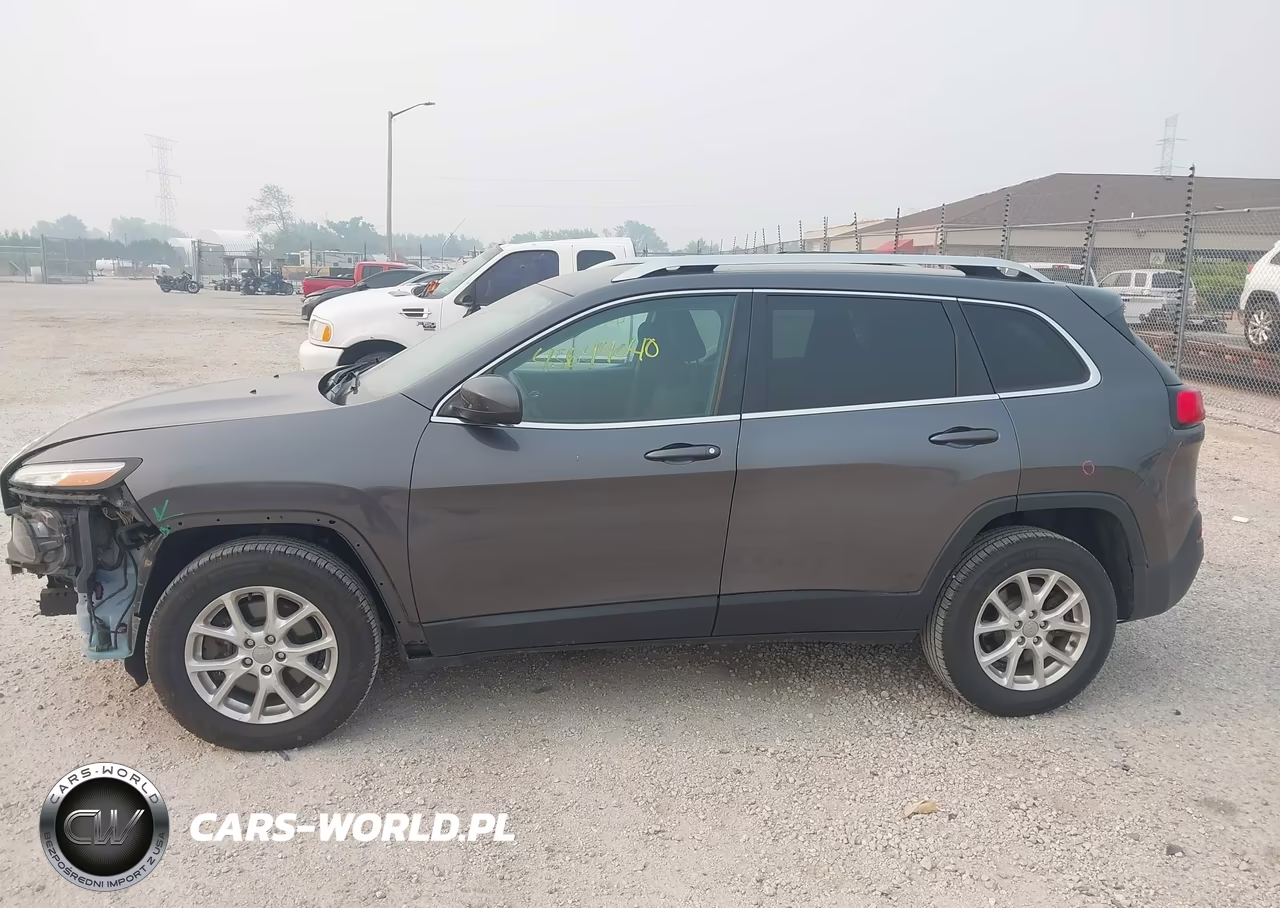 2015 Jeep Cherokee Latitude VIN:1C4PJMCSXFW565619 - 14