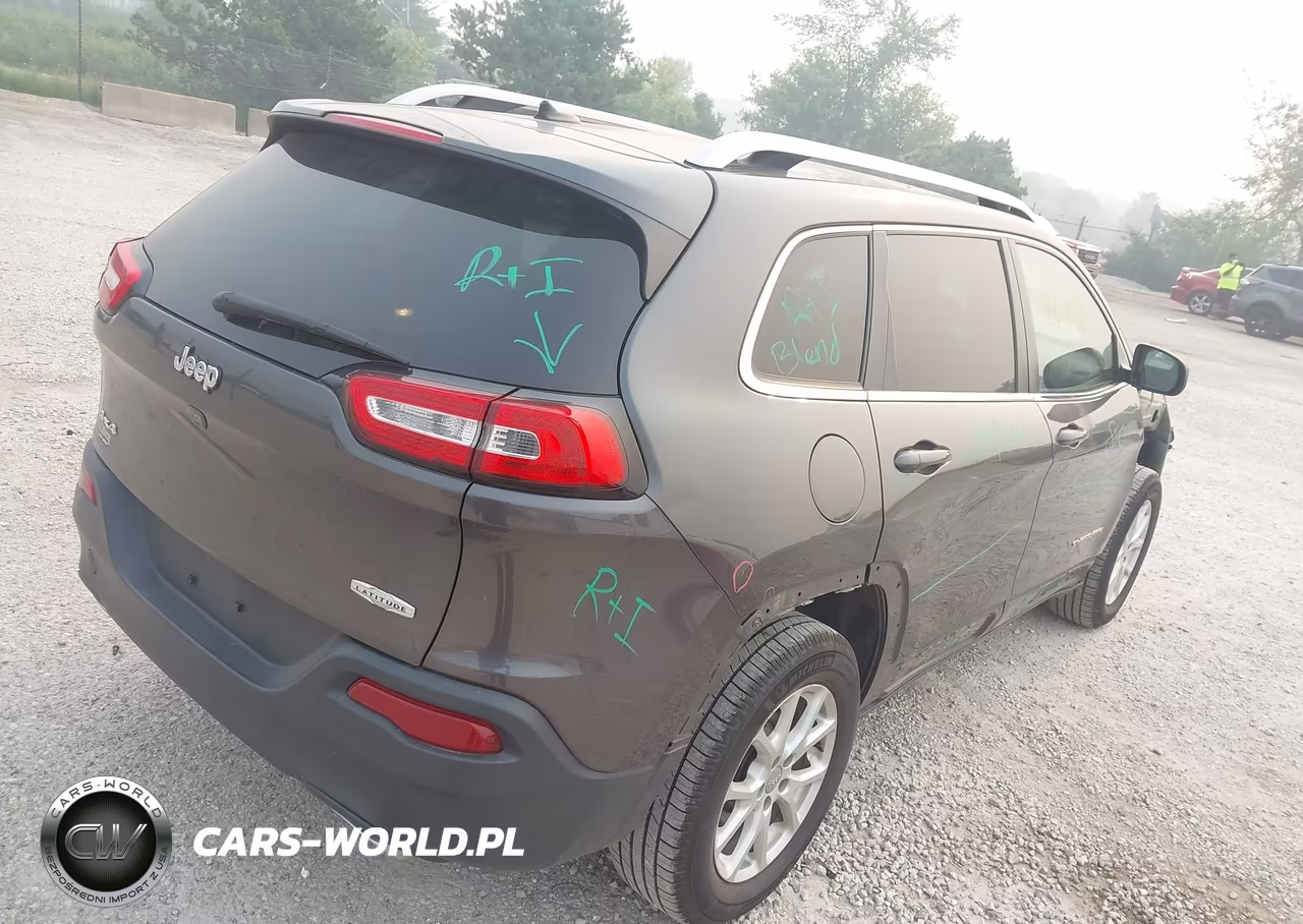 2015 Jeep Cherokee Latitude VIN:1C4PJMCSXFW565619 - 4