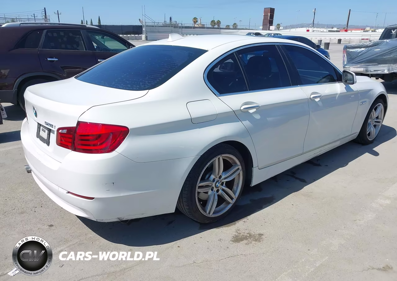 2012 BMW 528I VIN:WBAXG5C56CDX05104 - 4