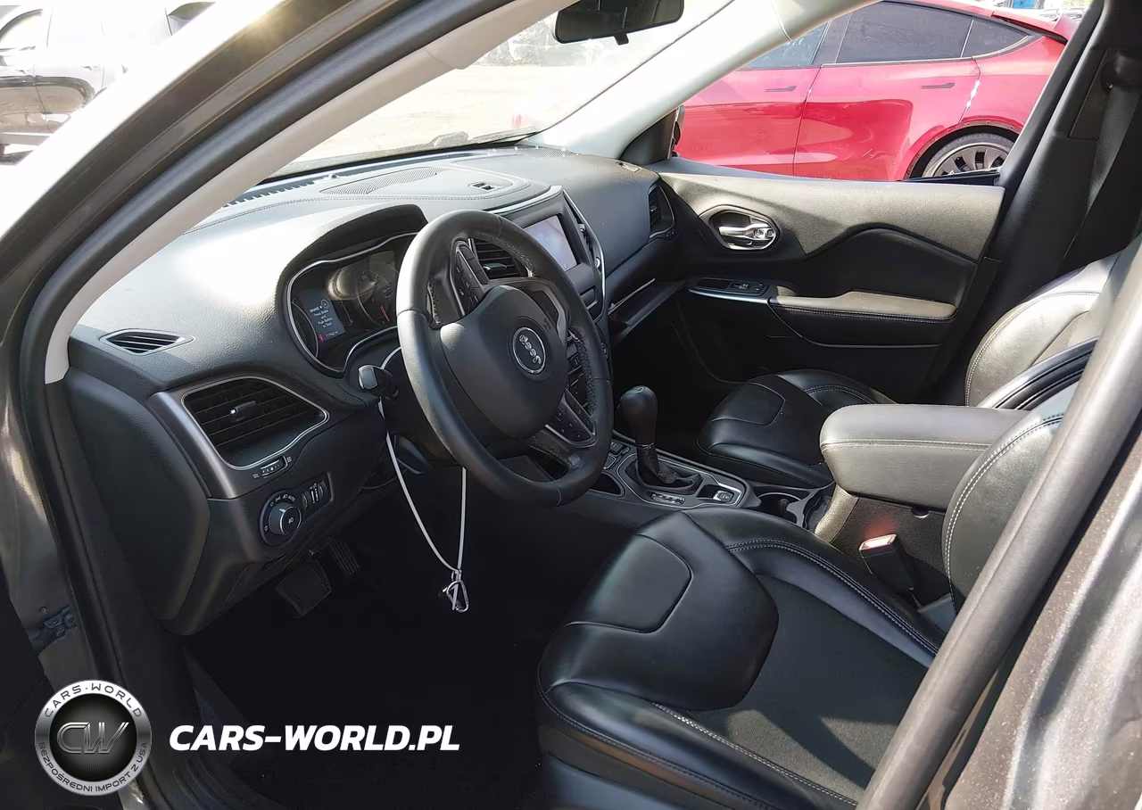 2019 Jeep Cherokee Latitude Plus Fwd VIN:1C4PJLLB1KD130214 - 5